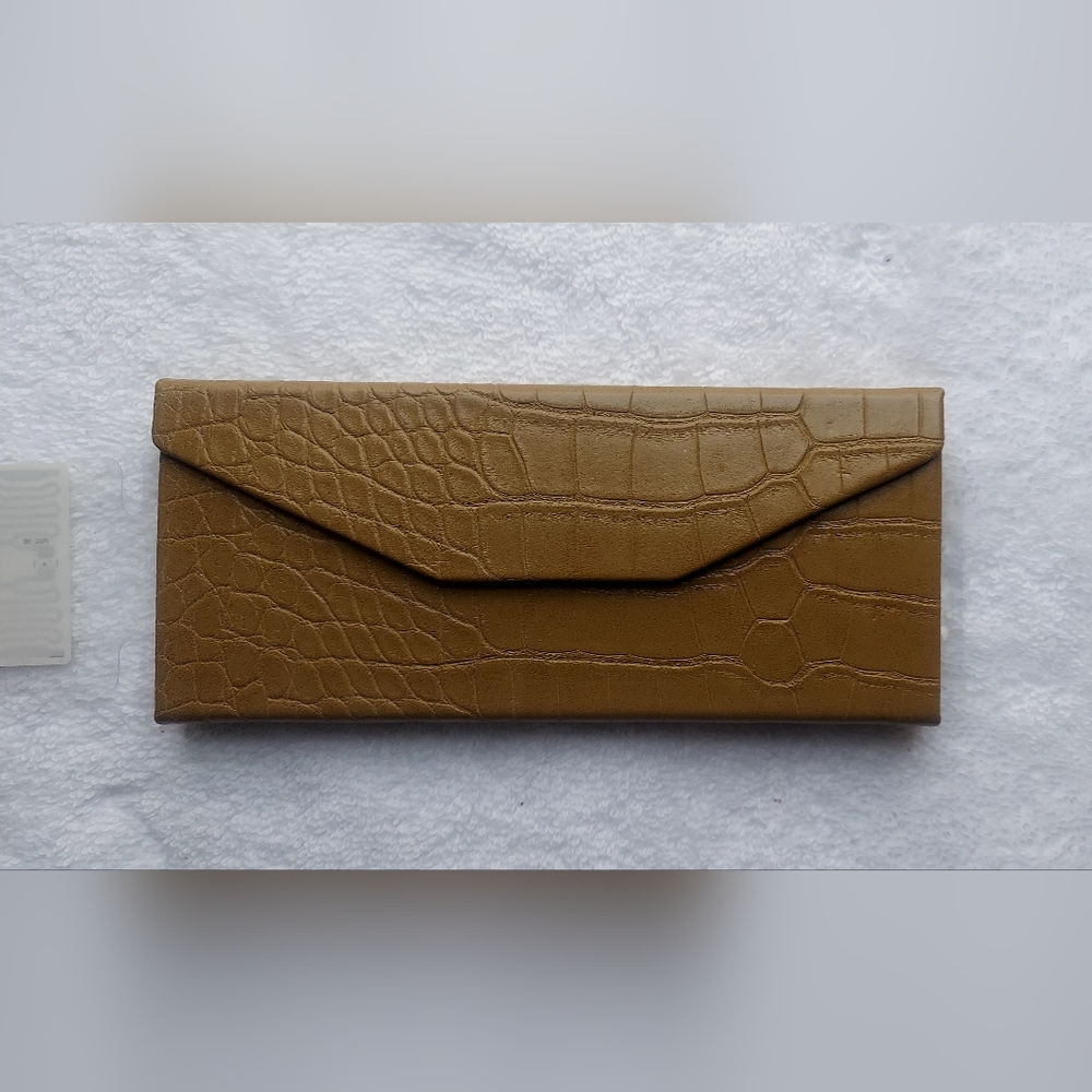 New  A New Day Carmel Colored Magnetic Folding Sunglass Case